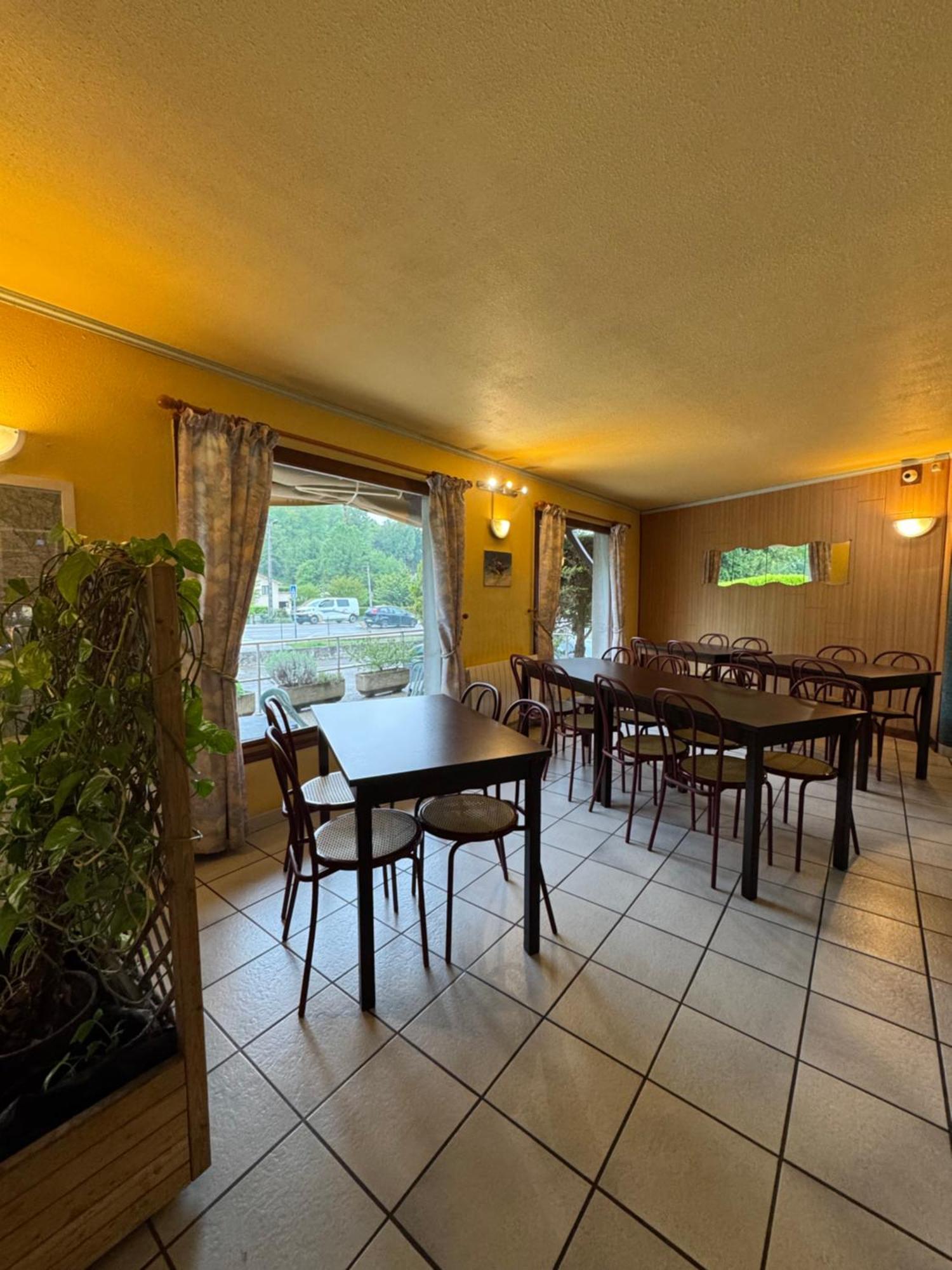 Symp'Hotel Nivolas-Vermelle エクステリア 写真