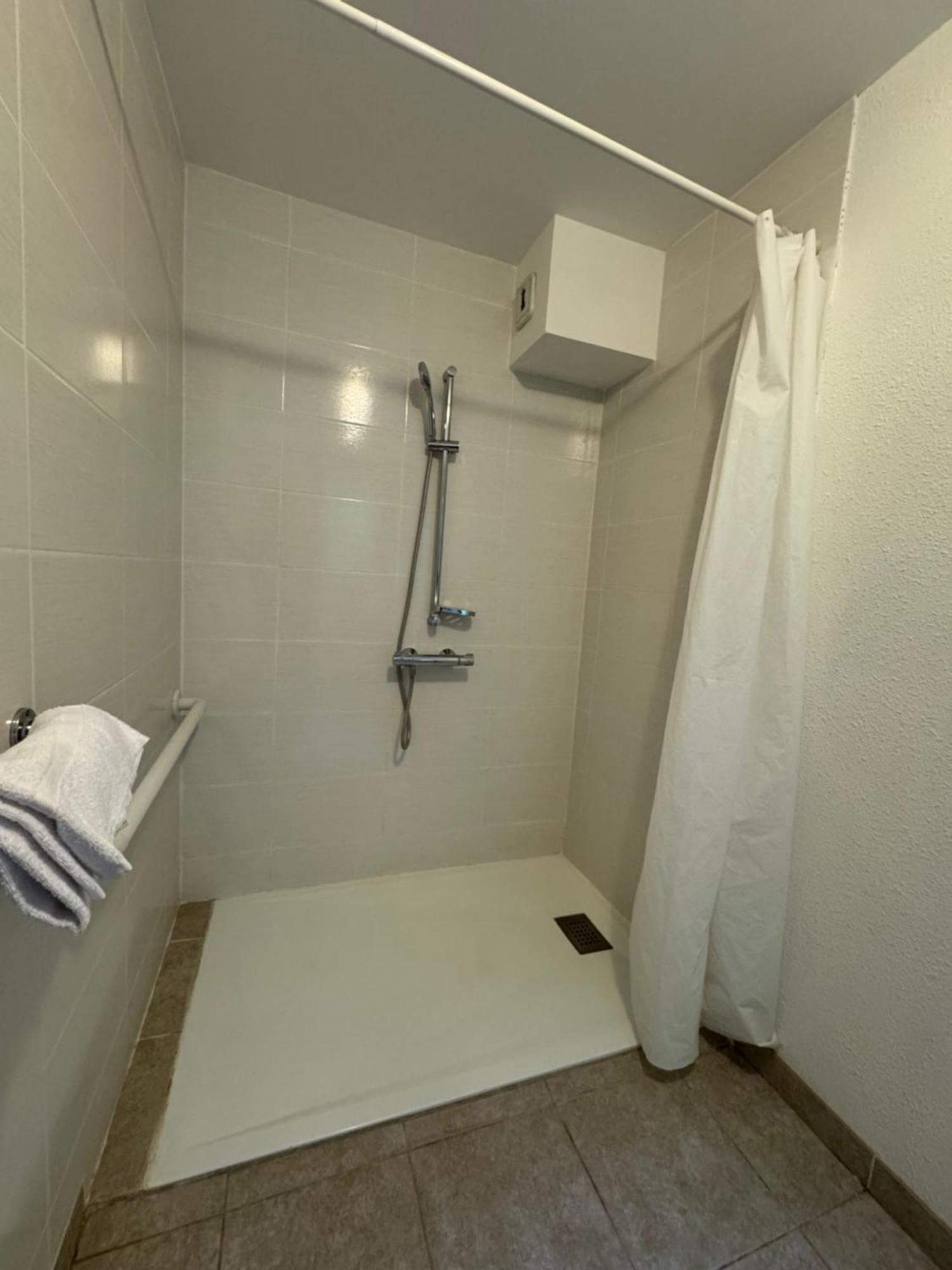 Symp'Hotel Nivolas-Vermelle エクステリア 写真