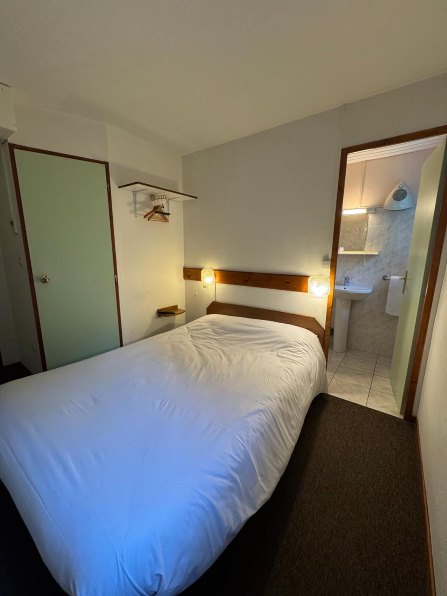 Symp'Hotel Nivolas-Vermelle エクステリア 写真
